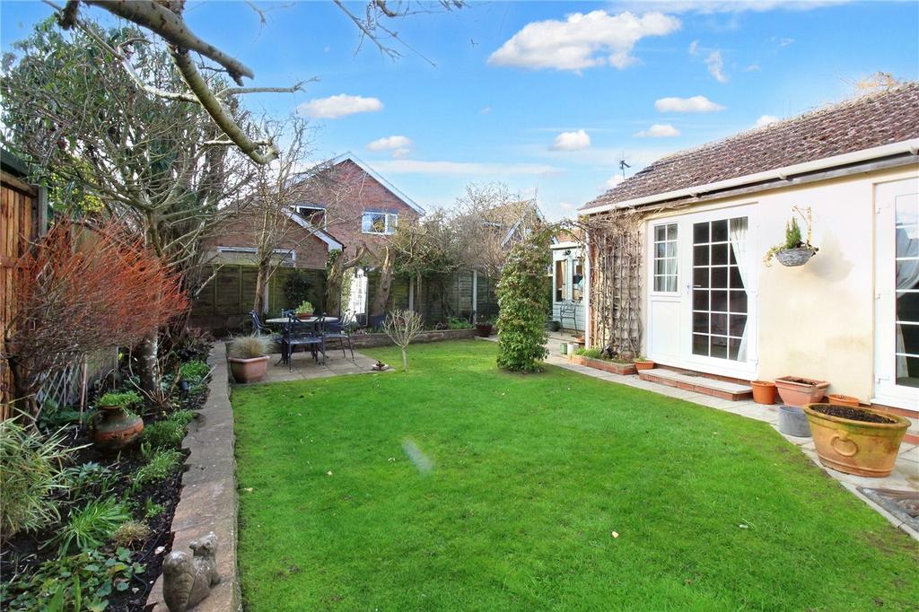 Cromer Road, Hellesdon, Norwich... 4 bed semidetached house £400,000