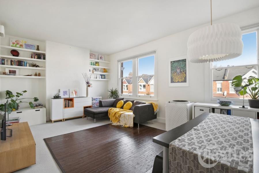 Barrington Road, Crouch End, N8 3 bed flat £3,000 pcm (£692 pw)