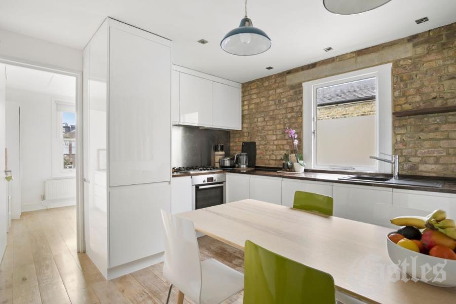 Barrington Road, Crouch End, N8 3 bed flat £3,000 pcm (£692 pw)