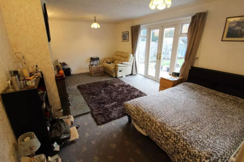 3 bedroom detached house for sale - Pool Hayes Lane, Willenhall, West Midlands, WV12 4PU