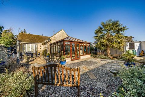 14 Busby Close, Stonesfield, Witney, OX29 8EU