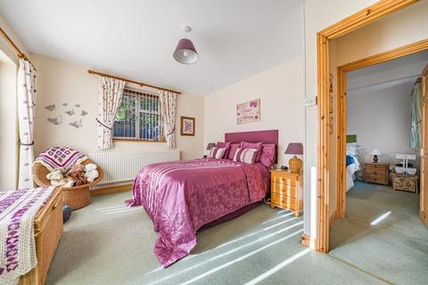 14 Busby Close, Stonesfield, Witney, OX29 8EU