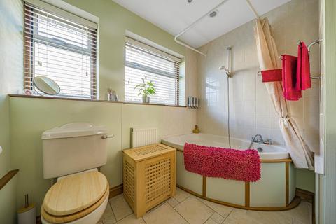 14 Busby Close, Stonesfield, Witney, OX29 8EU