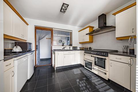 14 Busby Close, Stonesfield, Witney, OX29 8EU