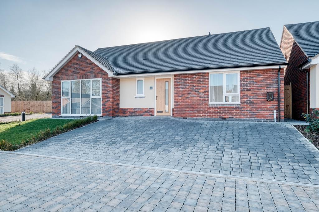 Easemore Road, Riverside Redditch B98 8HH 2 bed bungalow for sale £