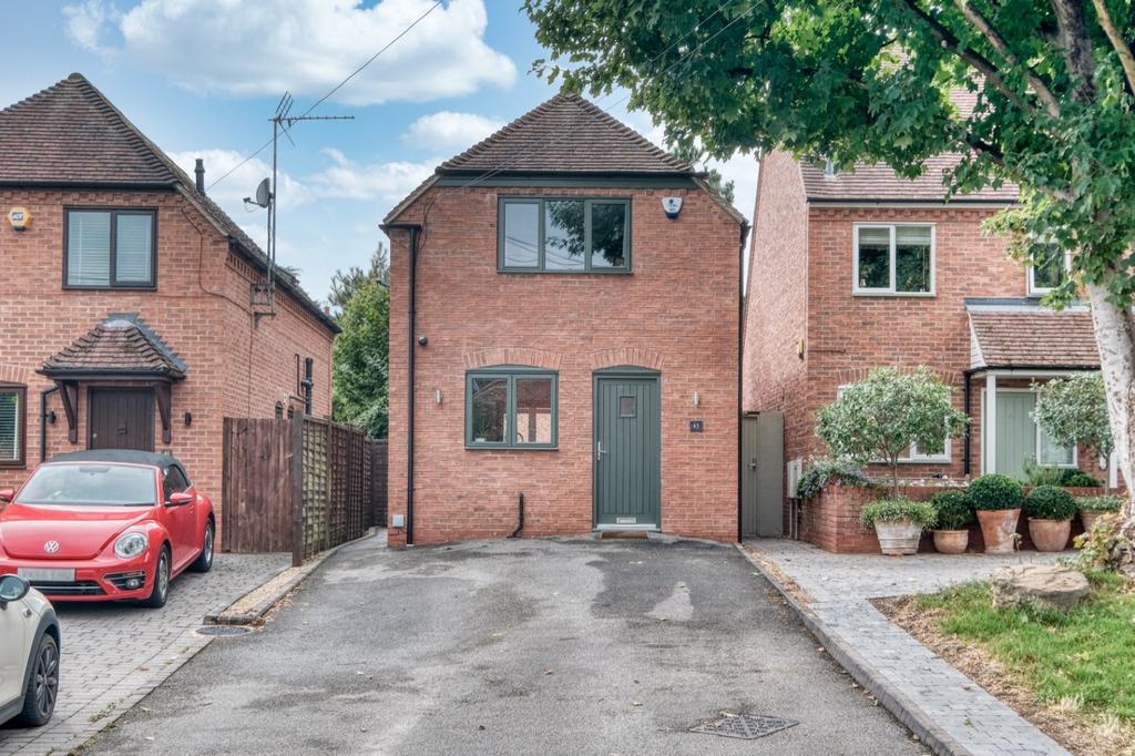 Prince Harry Road, Henleyinarden, B95 5DD 2 bed detached house for