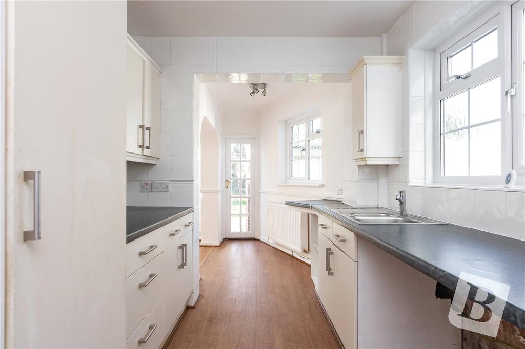 Grey Towers Gardens, Hornchurch, RM11 5 bed semidetached house £550,000