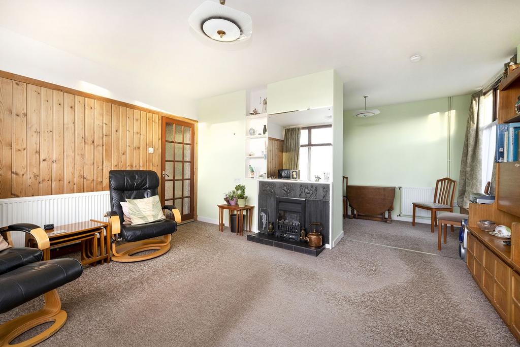 15 Charles Way, Limekilns... 4 bed detached bungalow £275,000