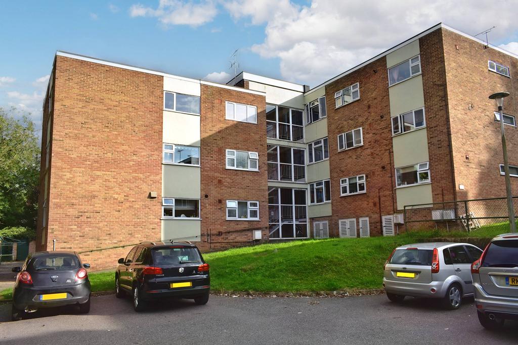 Park Street, Hungerford RG17 2 bed apartment £180,000