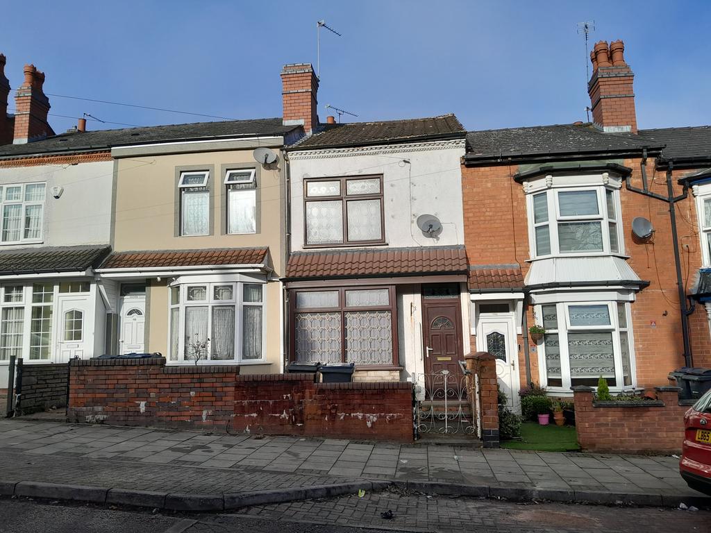 Floyer Road, Birmingham B10 3 bed terraced house to rent £850 pcm (£