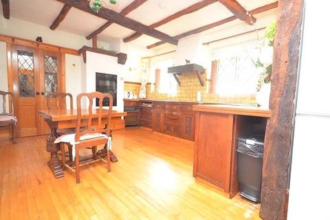 2 bedroom house to rent, Sylvan Avenue, Hornchurch, RM11