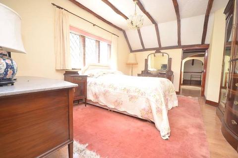 2 bedroom house to rent, Sylvan Avenue, Hornchurch, RM11