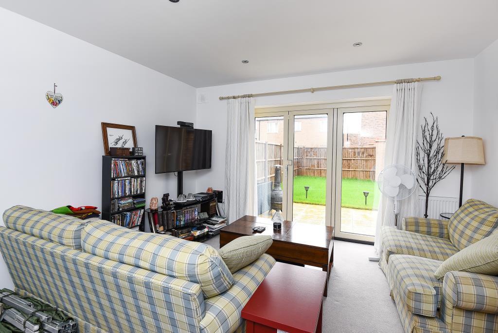 Flanders Close, Bicester, OX26 2 bed semidetached house £1,400 pcm