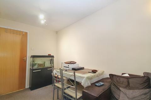 1 bedroom flat for sale, Marina Approach, Hayes, Greater London