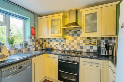 2 bedroom semi-detached house to rent, Miersfield, Hp11