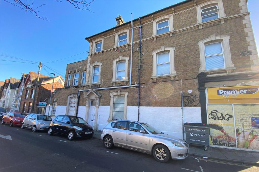Southsea, Stansted Road Unfurnished 2 bed flat £850 pcm (£196 pw)