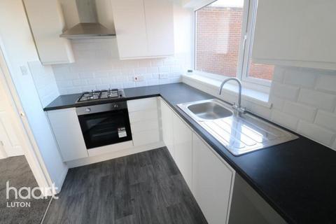 1 bedroom apartment to rent, The Larches, Luton