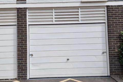 Garage to rent, Odessa Street, London SE16