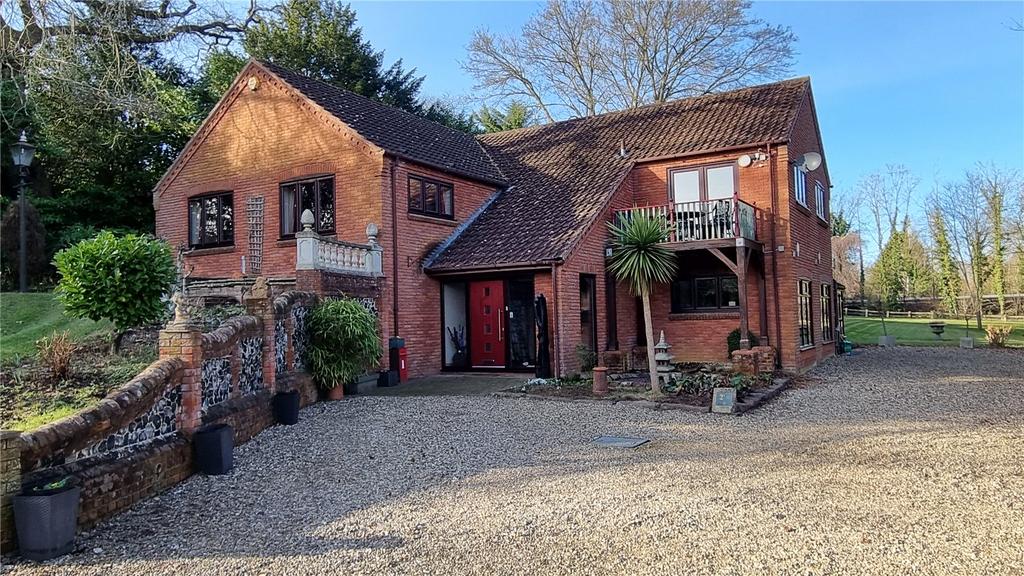 Newmarket Road, Cringleford, Norwich, Norfolk, NR4 5 bed detached house