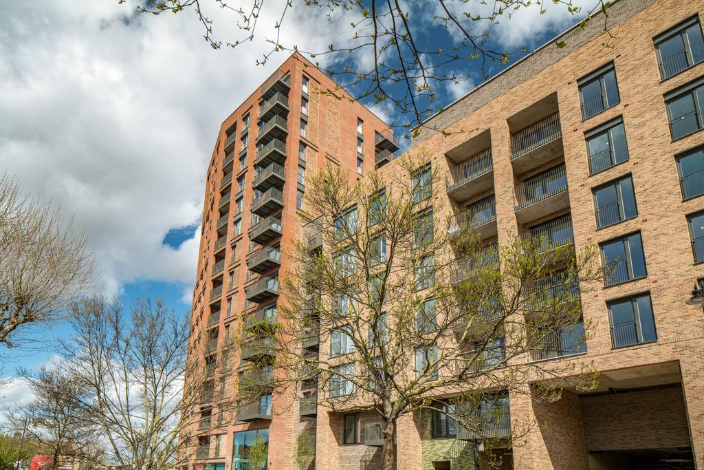 8633 066 BH New Market Place London Apartment Ext...