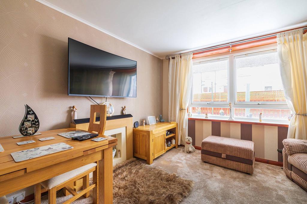 121 Provost Fraser Drive, Aberdeen... 2 bed ground floor flat £70,000