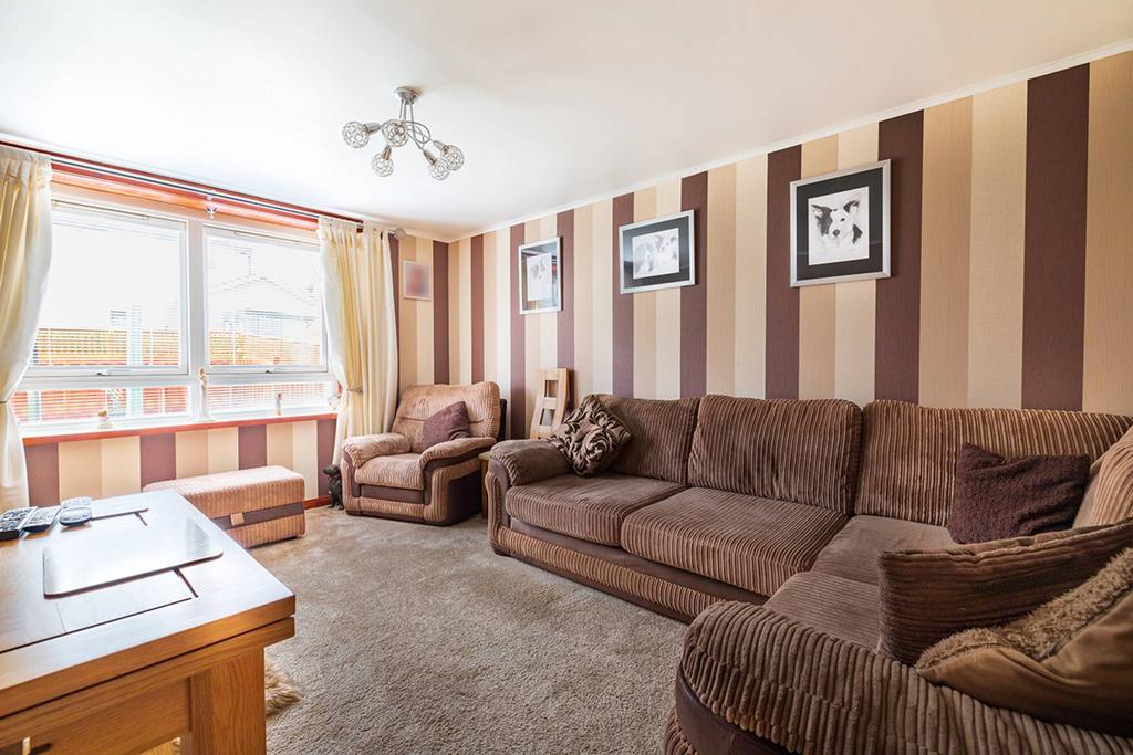 121 Provost Fraser Drive, Aberdeen... 2 bed ground floor flat £70,000