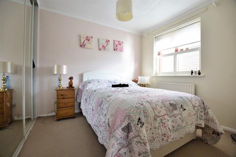 61b Southend Crescent, London, SE9 2SD