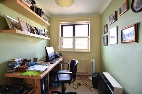 61b Southend Crescent, London, SE9 2SD