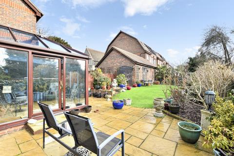 61b Southend Crescent, London, SE9 2SD