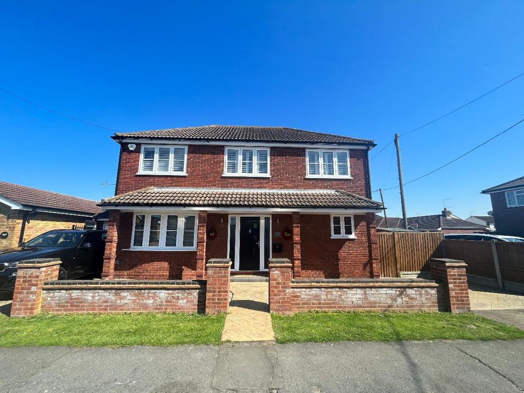 Beatrice Avenue Canvey Island Essex SS8 9DN 4 bed detached