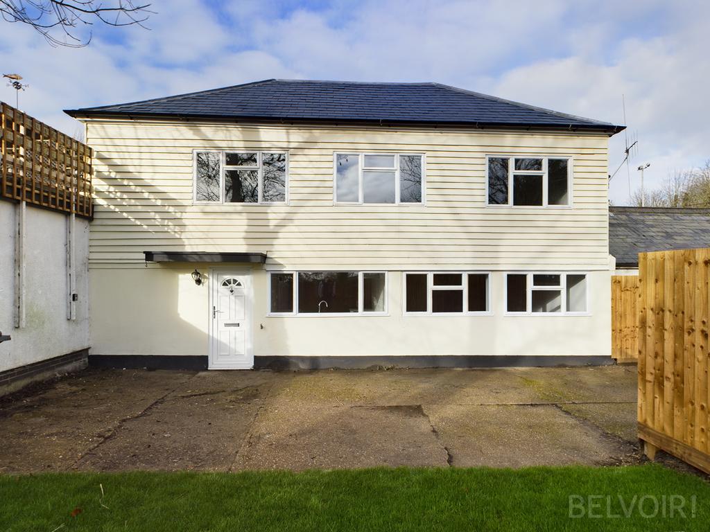 Rye Road, Hoddesdon EN11 3 bed house £1,750 pcm (£404 pw)