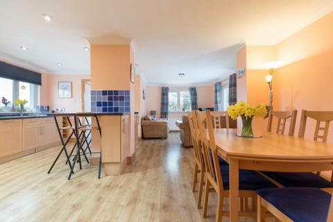 17 Beechlands Drive, Clarkston, Glasgow, G76 7XA