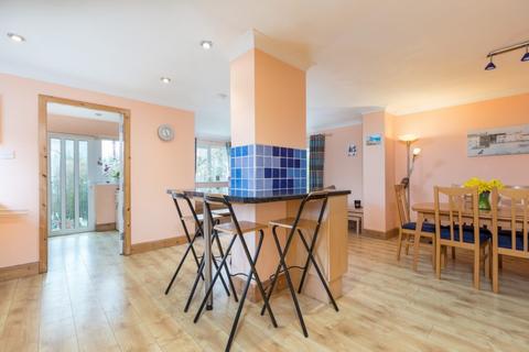 17 Beechlands Drive, Clarkston, Glasgow, G76 7XA