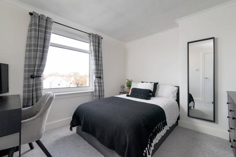 15 Clermiston Green, Edinburgh, EH4 7PB