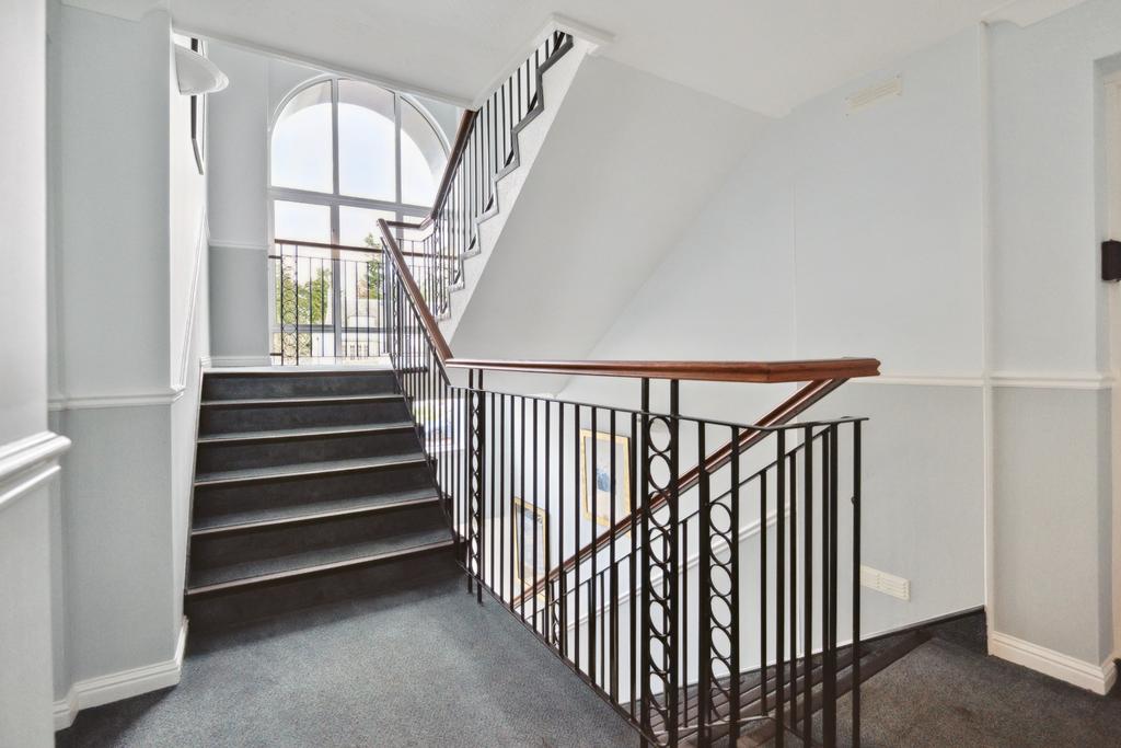 Beechwood Gardens, Stirling... 3 bed apartment £245,000