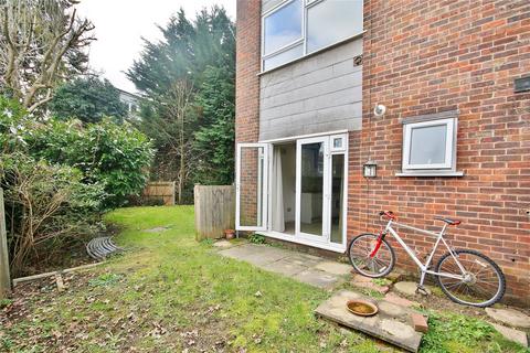 1 bedroom apartment for sale, Woodlands Court, Woking, Surrey, GU22