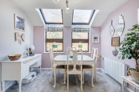 2 bedroom retirement property for sale - Beken Court, First Avenue, Watford WD25 9PG