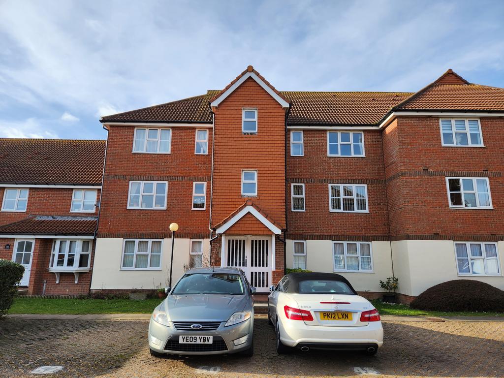 Falmouth Close, Sovereign Harbour South, Eastbourne, BN23 2 bed flat