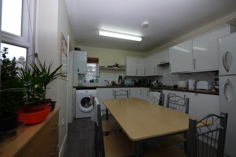 Terraced house to rent, Warwick Road, Stratford London, E15