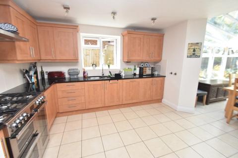 10 Ellington Way, Epsom, KT18 5TA
