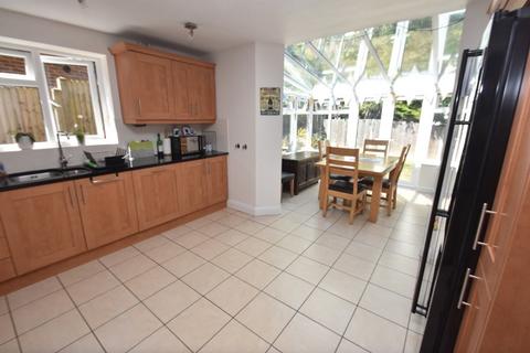 10 Ellington Way, Epsom, KT18 5TA