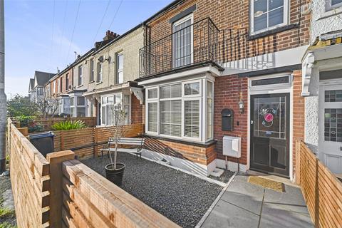 4 bedroom terraced house for sale, Fronks Road, Harwich, Essex, CO12