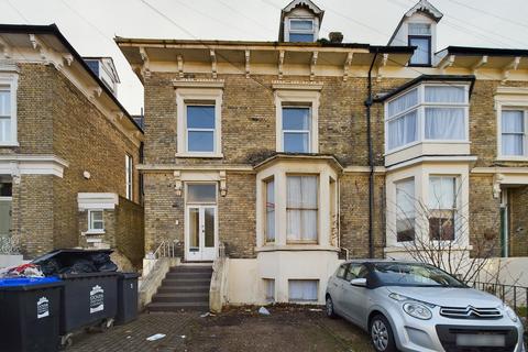 2 bedroom flat for sale, Flat 3, 6 Maison Dieu Road