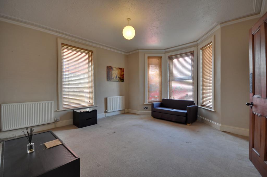 Malmesbury Park Road (AD), Bournemouth 2 bed townhouse £1,260 pcm (£