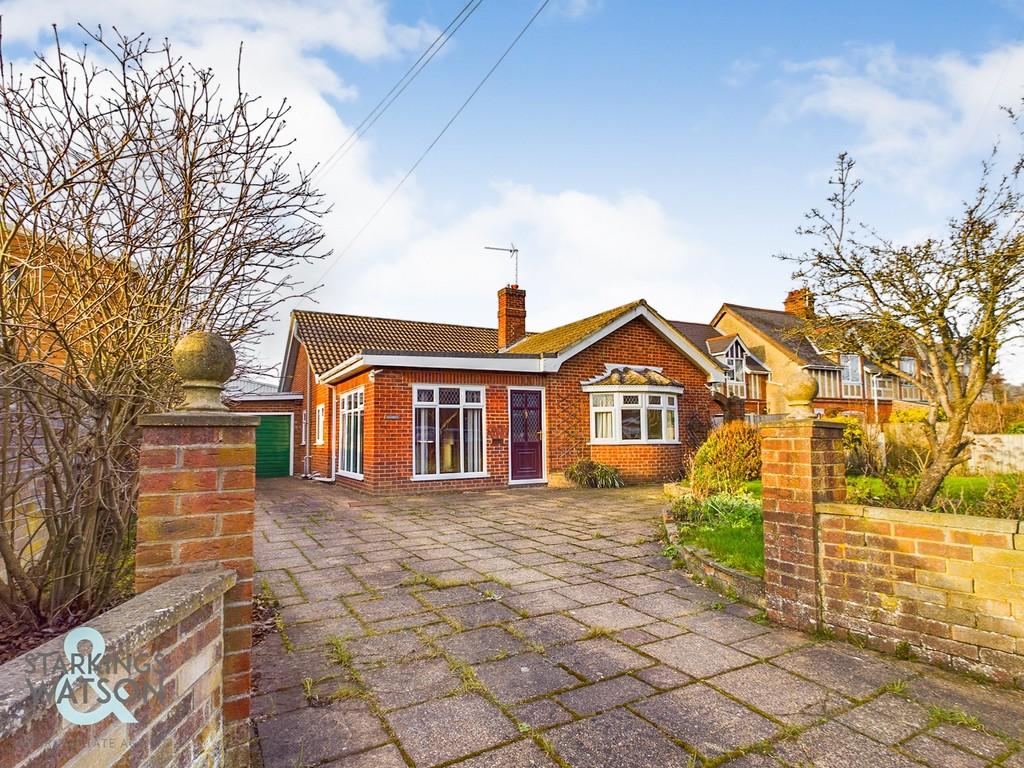 Martham Road, Rollesby, Great Yarmouth 2 bed detached bungalow for sale