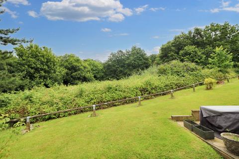 2 bedroom ground floor maisonette for sale, Harrowlands Park, Dorking