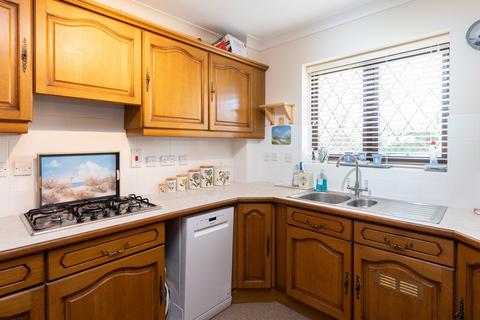 2 bedroom ground floor maisonette for sale, Harrowlands Park, Dorking