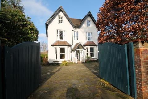6 bedroom detached house to rent, Harrow Road West, Dorking