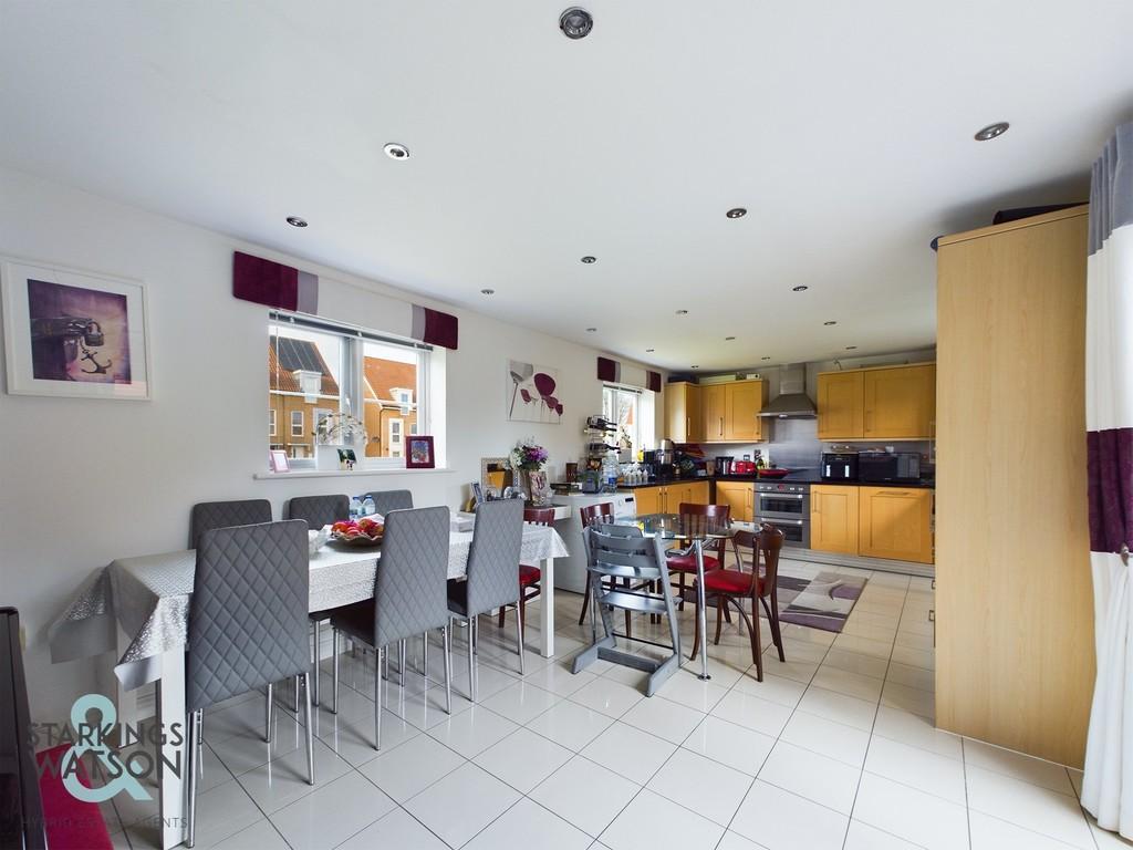 Waxwing Way, Queens Hill, Costessey 5 bed detached house for sale £