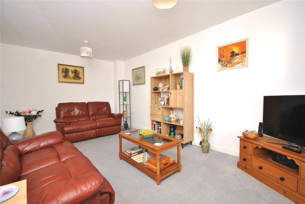 Lombardy Avenue, Chard, Somerset, TA20 3 bed semidetached house £280,000